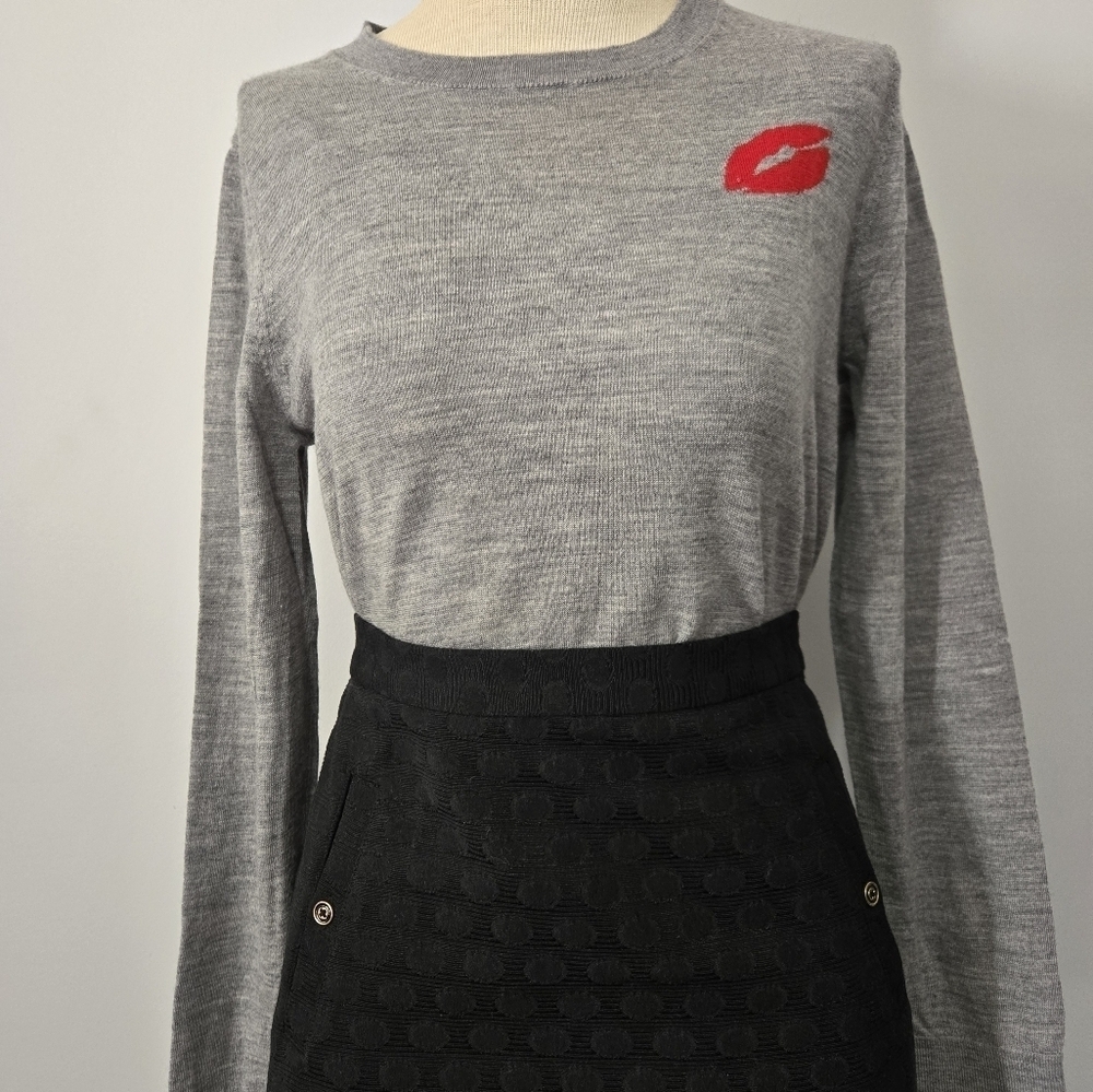 BANANA REPUBLIC 100% Merino Wool Gray Sweater with Red Lip Detail. Med - Picture 9 of 14